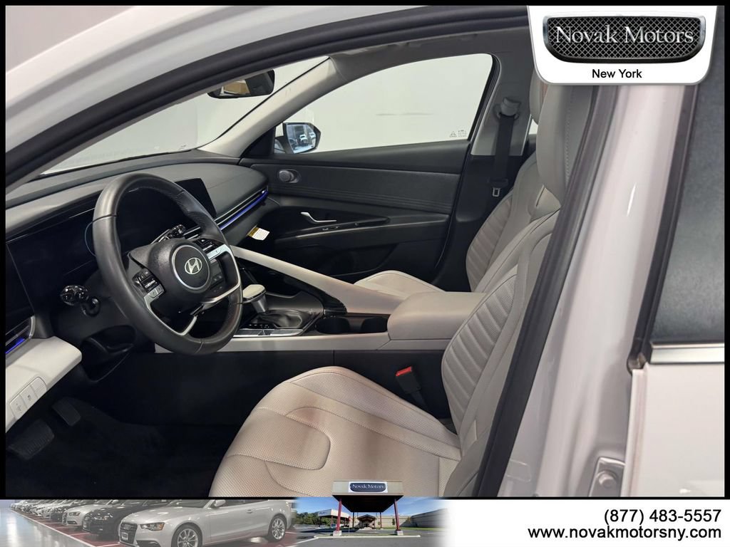 Used 2025 Hyundai Elantra Limited FWD image 11
