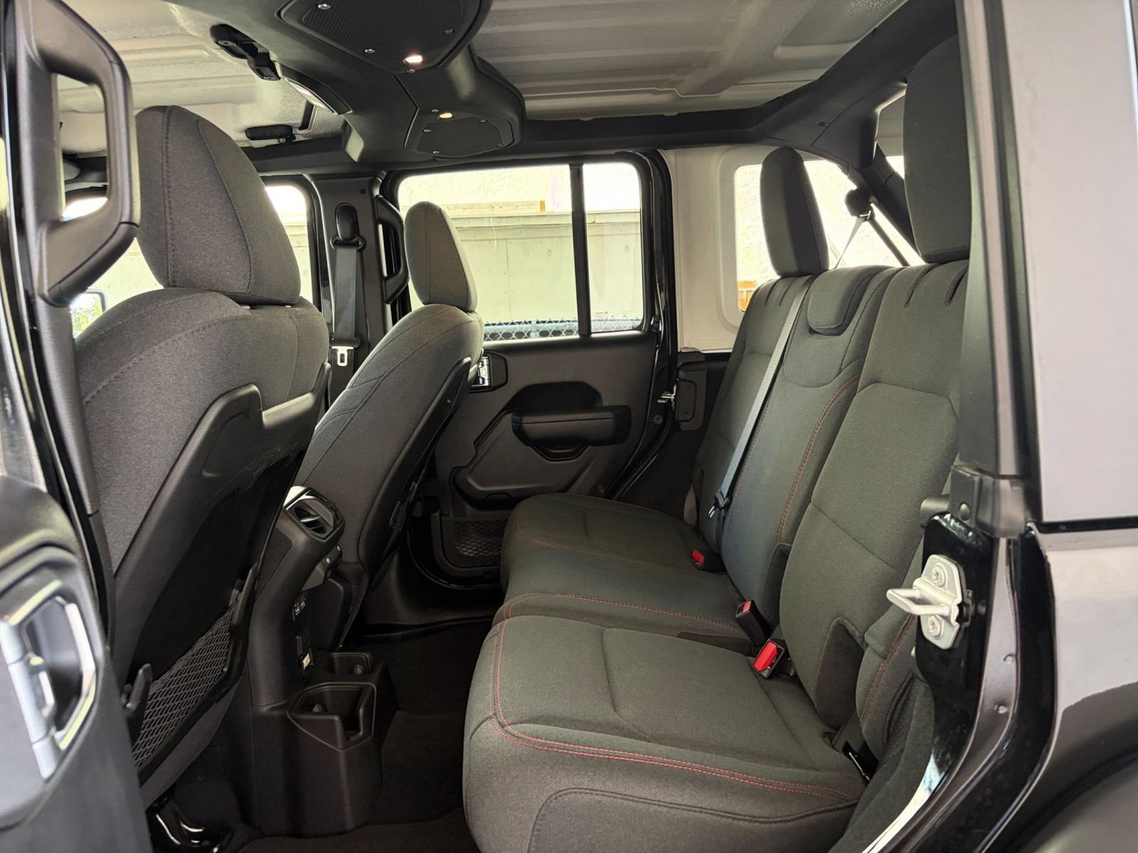 Used 2026 Jeep Wrangler Unlimited Rubicon AWD/4WD image 25