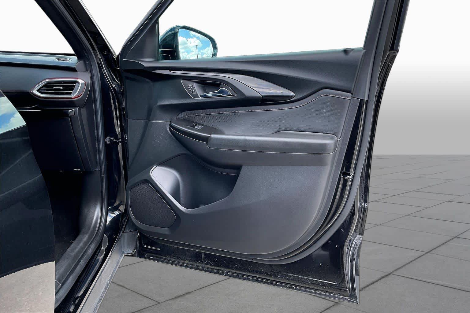 Used 2022 Chevrolet TrailBlazer RS FWD image 22
