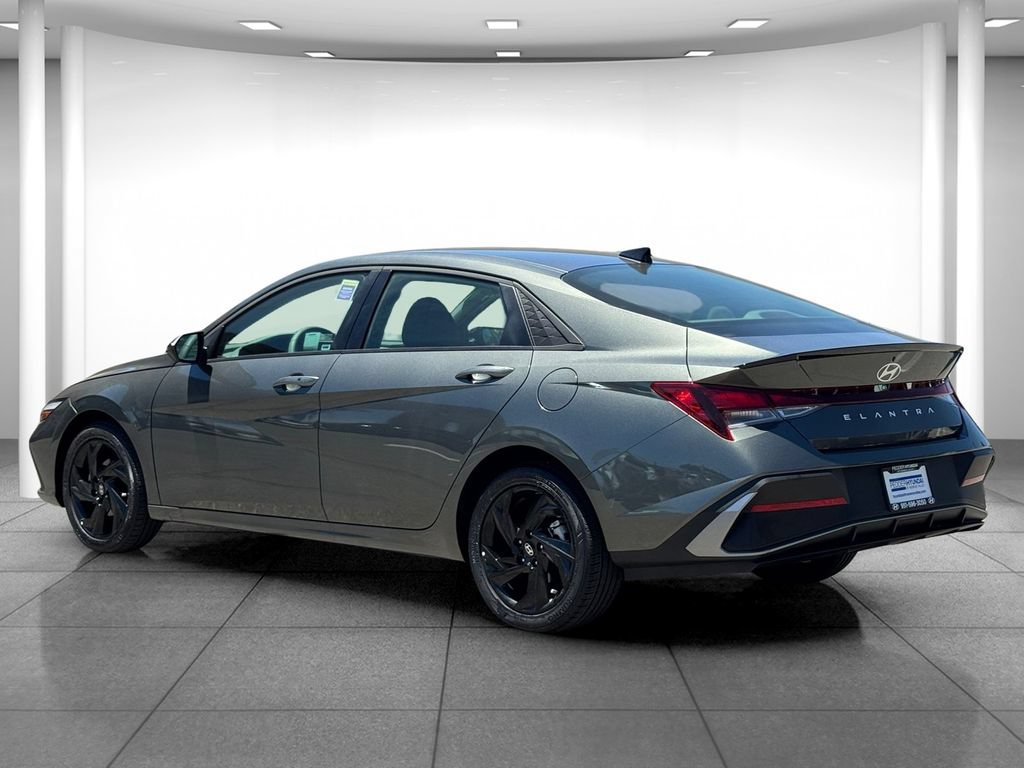 Certified 2026 Hyundai Elantra Sport FWD image 3