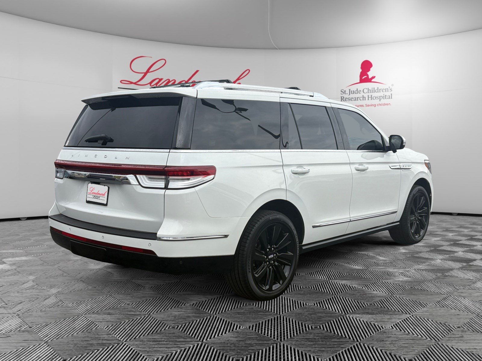 Certified 2023 Lincoln Navigator Reserve AWD/4WD image 5