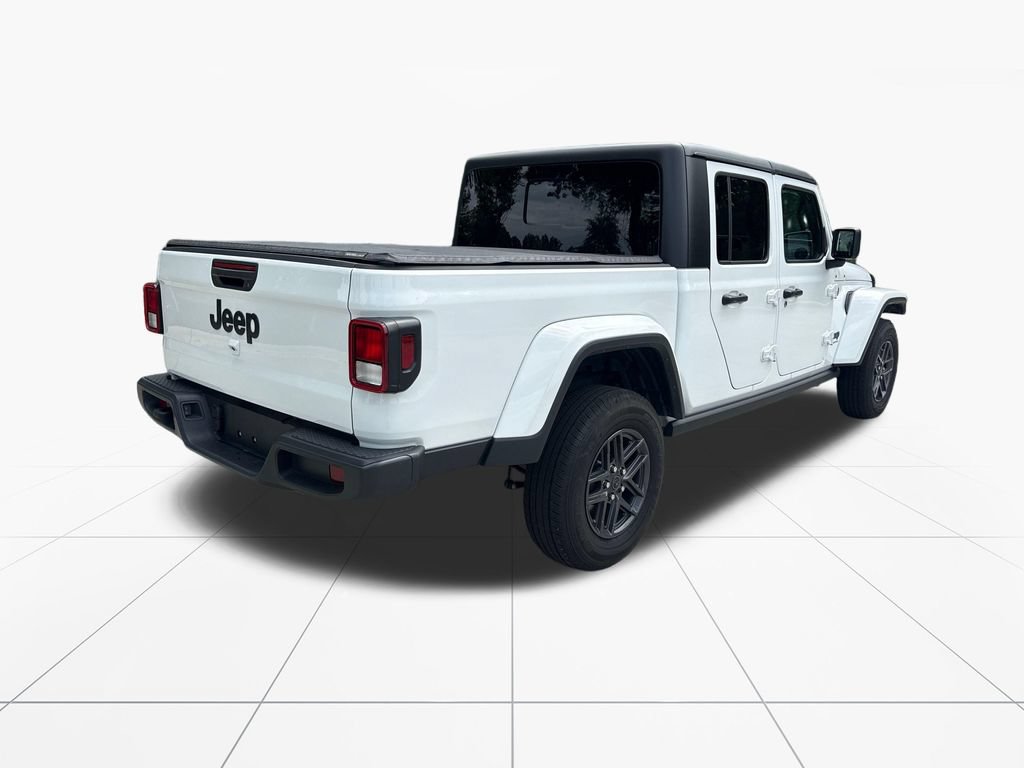 Used 2024 Jeep Gladiator Sport AWD/4WD image 8