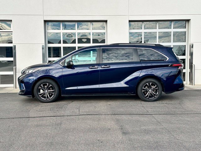 Used 2024 Toyota Sienna XSE w/ XSE Plus Package AWD/4WD image 3
