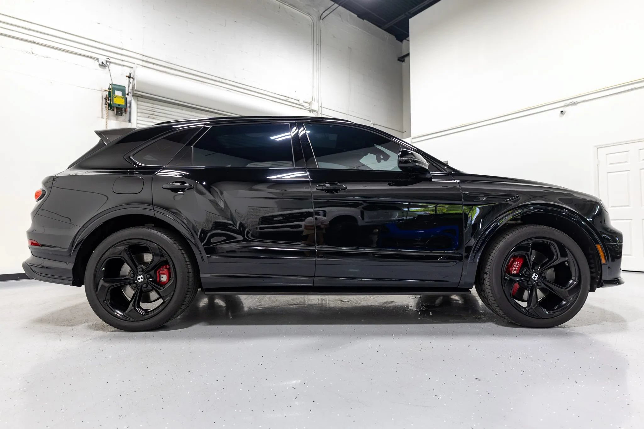 Used 2022 Bentley Bentayga AWD/4WD image 24