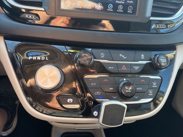 Used 2018 Chrysler Pacifica Touring-L image 22