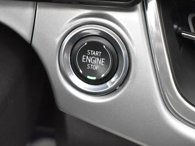 Used 2024 Chevrolet Trax LT w/ Sunroof Package image 29