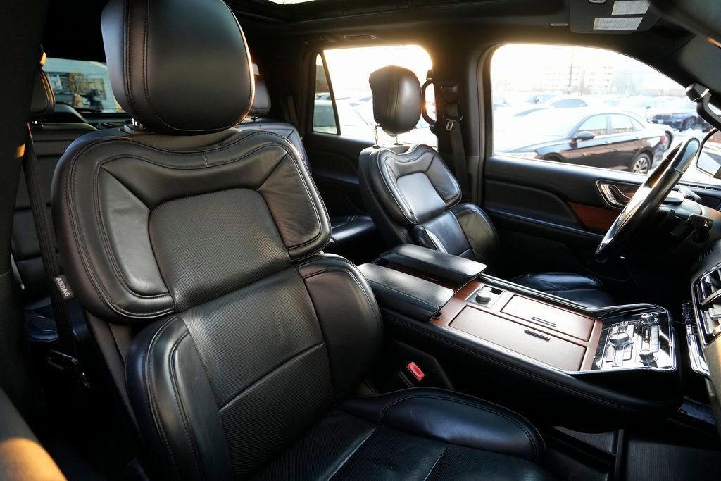 Used 2019 Lincoln Navigator Select image 24