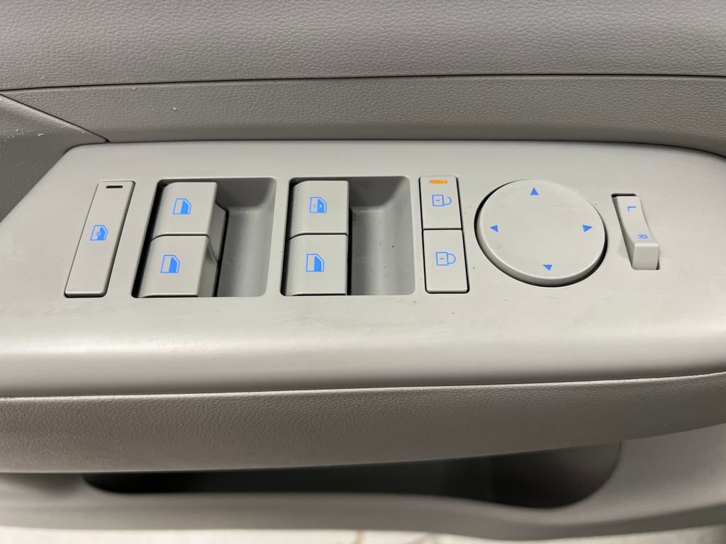 Used 2025 Hyundai Kona SEL FWD image 15
