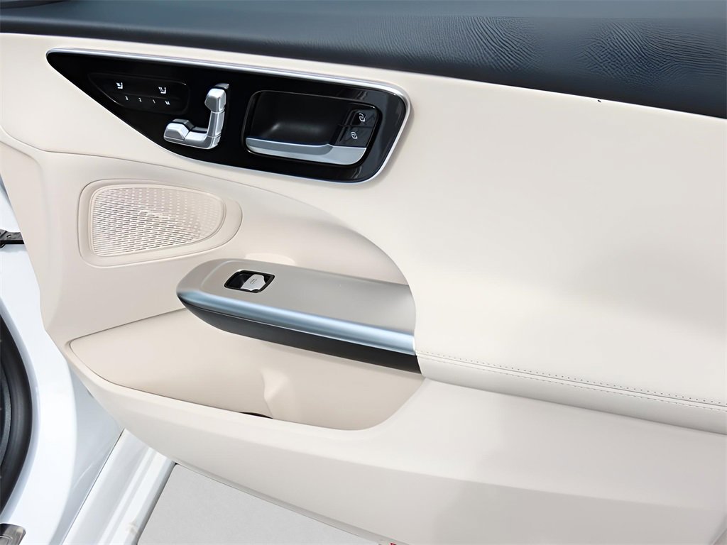 Used 2025 Mercedes-Benz C 300 4MATIC Sedan image 15