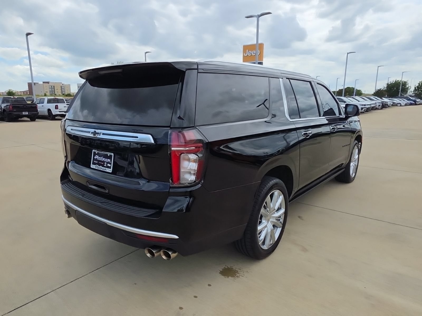 Used 2022 Chevrolet Suburban High Country w/ Max Trailering Package AWD/4WD image 5