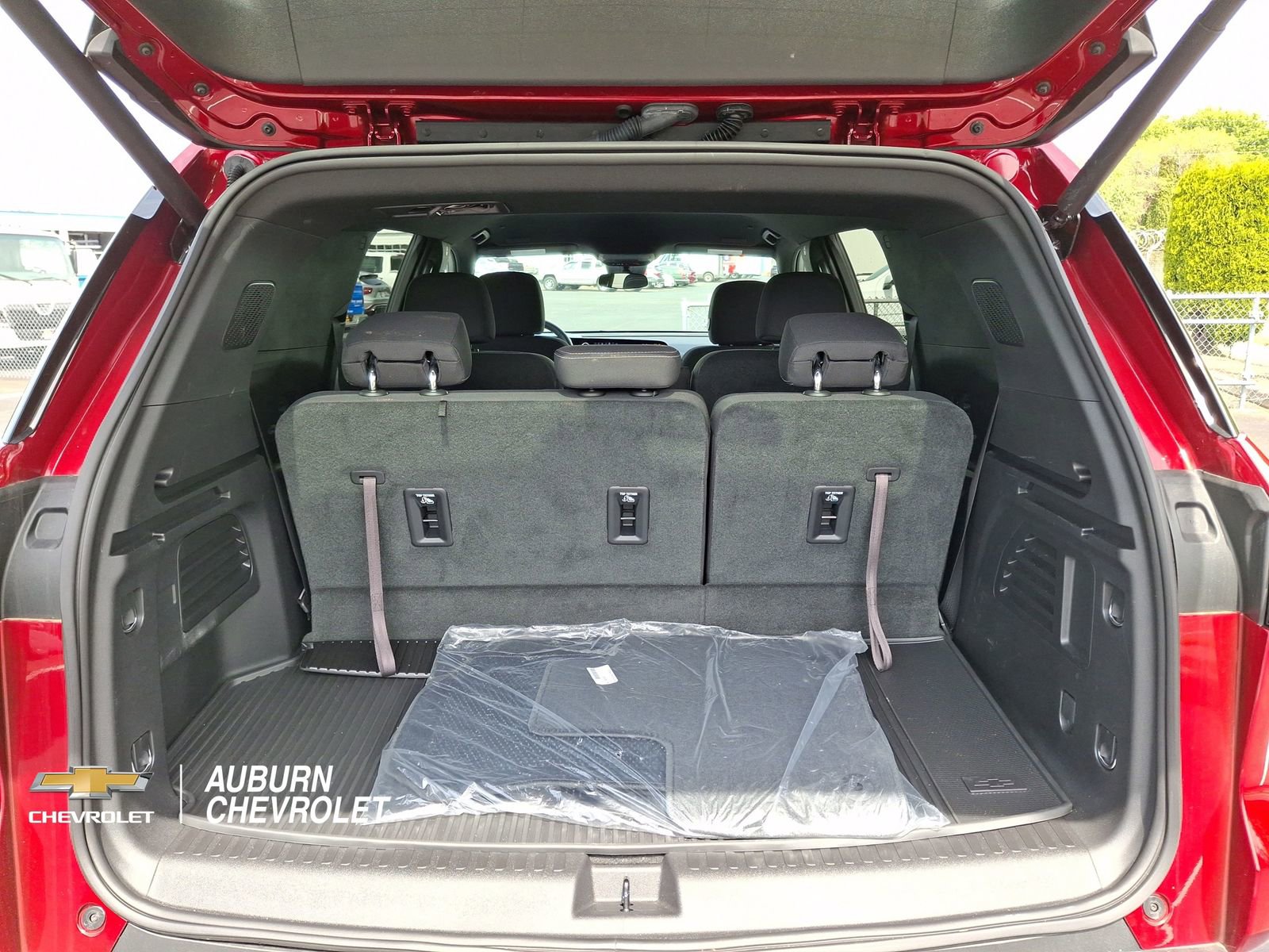 Used 2025 Chevrolet Traverse LT w/ Driver Confidence Package FWD image 22