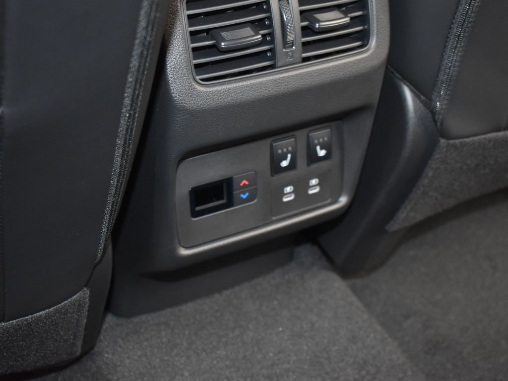 New 2026 Nissan Rogue Platinum image 13