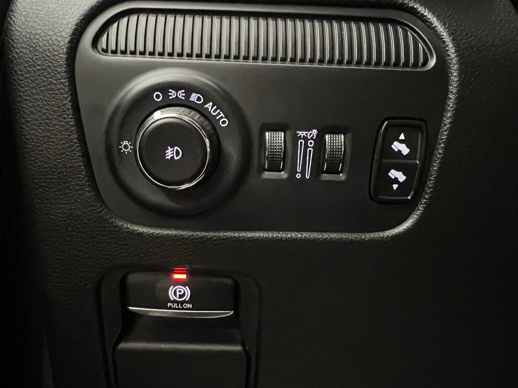 Used 2024 Jeep Wagoneer L Series II w/ Premium Group I image 37