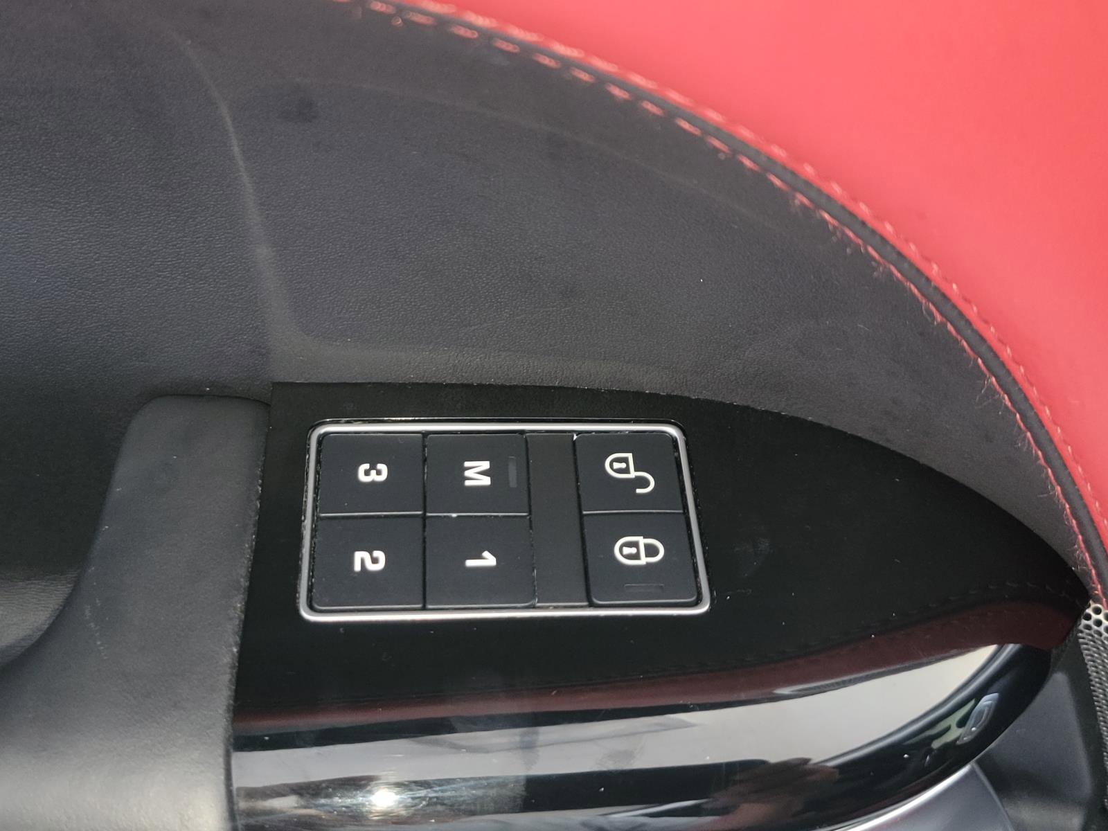 Used 2019 Land Rover Range Rover Sport HST image 32