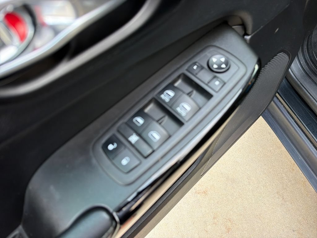Used 2023 Jeep Cherokee Altitude Lux AWD/4WD image 11