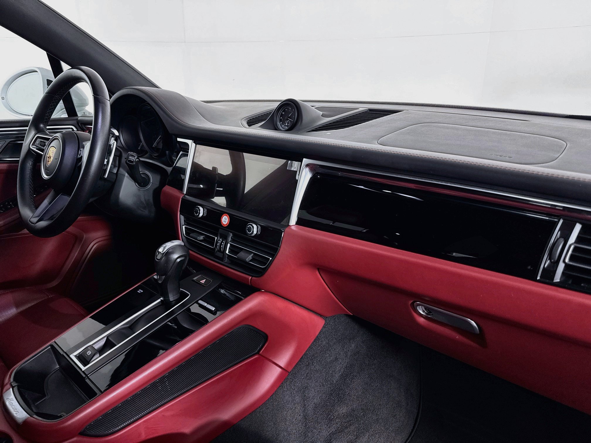 Used 2023 Porsche Macan AWD/4WD image 50