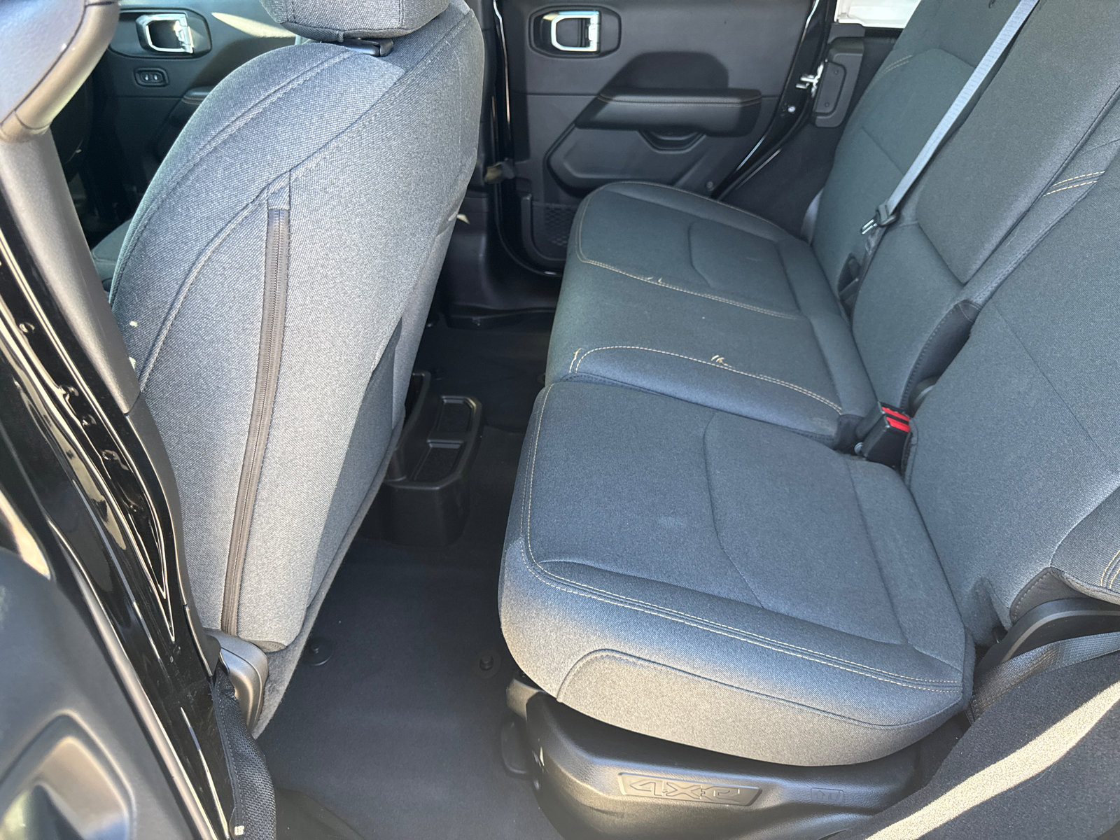 Used 2025 Jeep Wrangler Sahara w/ Safety Group image 20