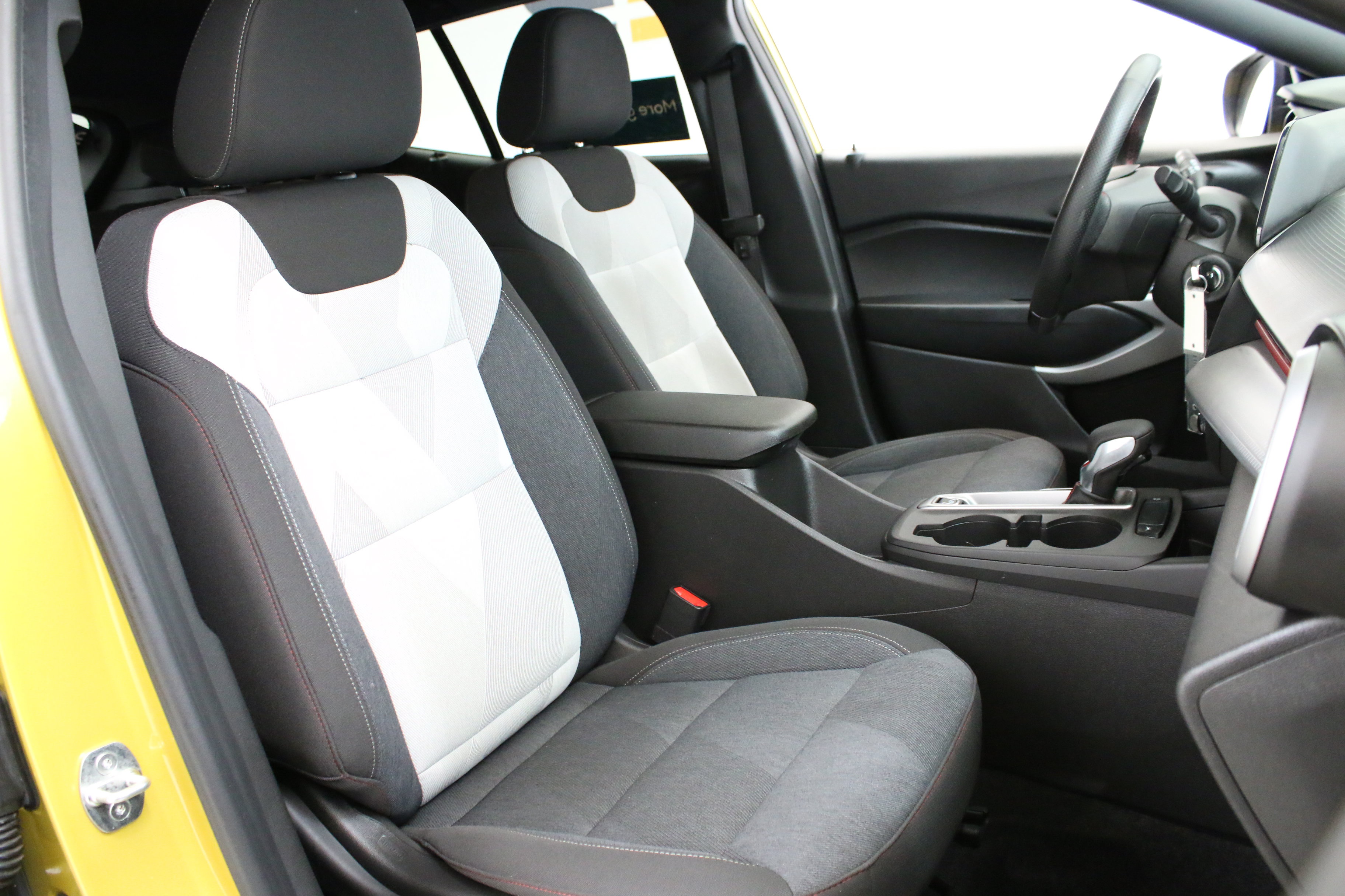 Certified 2024 Chevrolet Trax RS w/ Sunroof Package FWD image 30