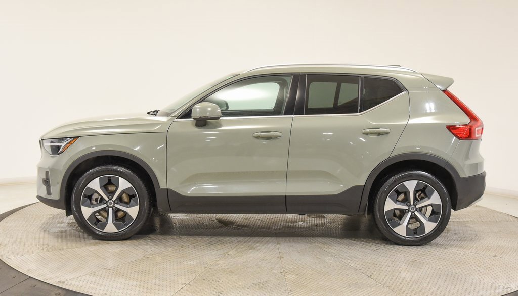 Used 2024 Volvo XC40 B5 Plus image 3