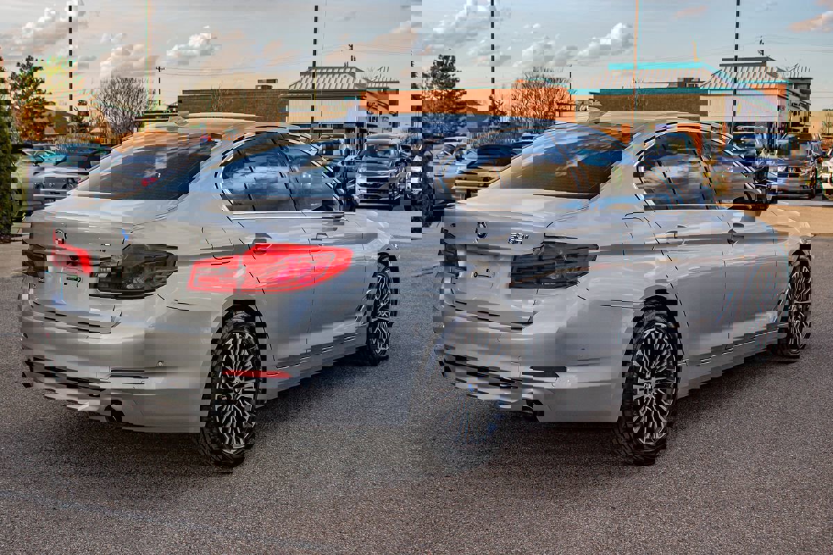 Used 2019 BMW 530i xDrive w/ Premium Package image 8