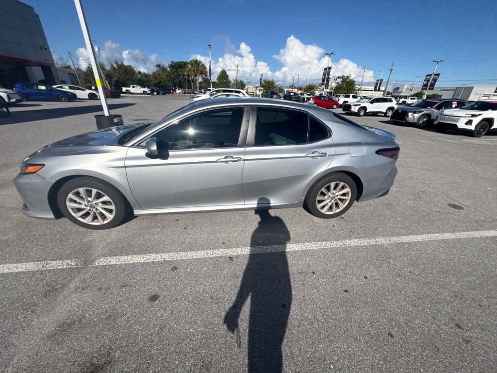 Used 2021 Toyota Camry LE FWD image 4