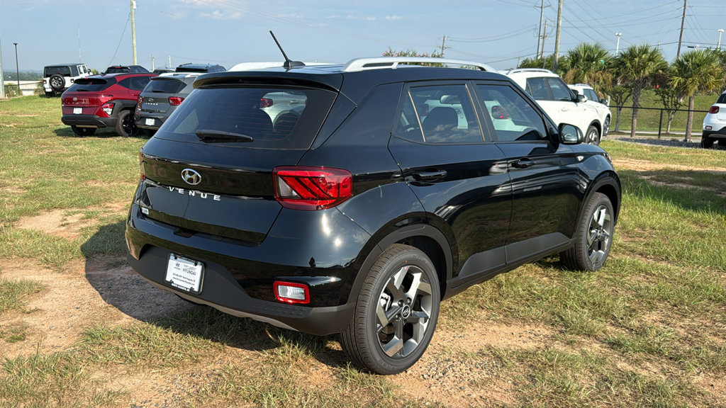 New 2026 Hyundai Venue SEL FWD image 7