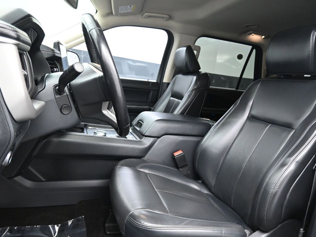 Used 2022 Ford Expedition XLT image 17