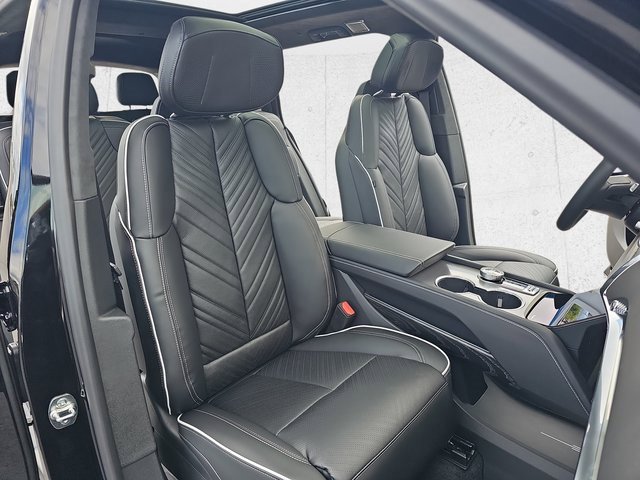 New 2026 Cadillac Vistiq Platinum w/ LPO, Floor Liner Package image 10