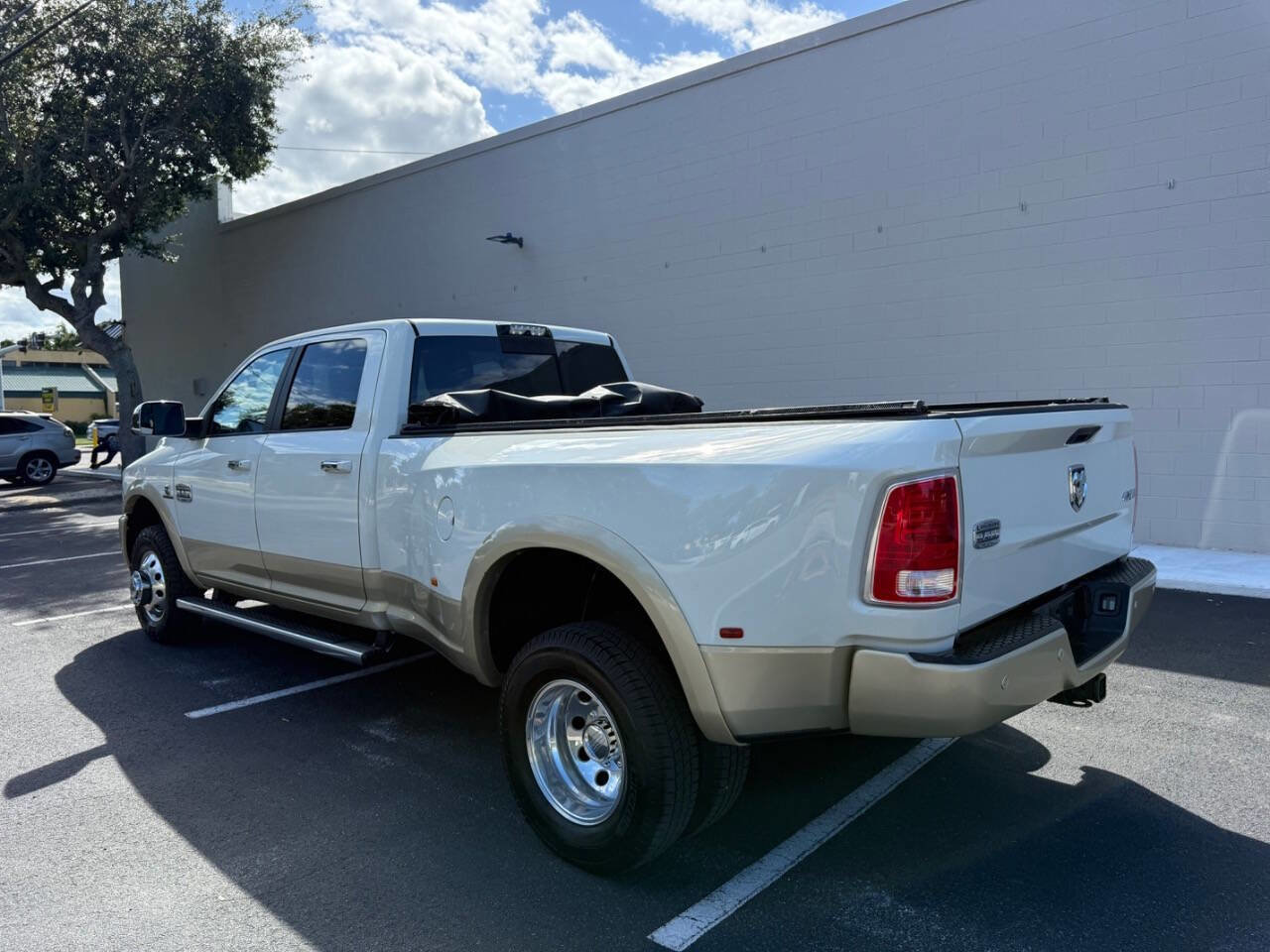 Used 2016 RAM 3500 Laramie Longhorn image 5