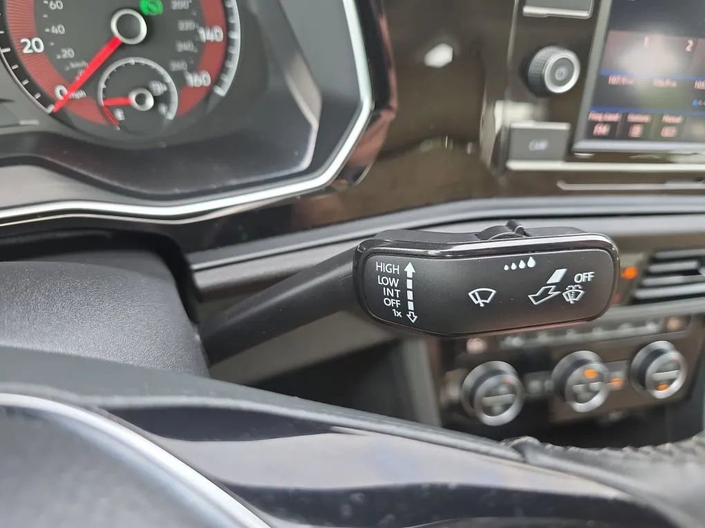 Used 2019 Volkswagen Jetta SE w/ Cold Weather Package image 22