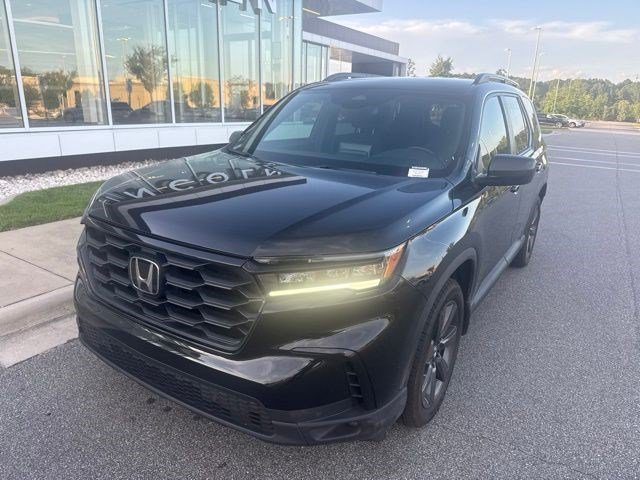 Used 2025 Honda Pilot Sport image 2