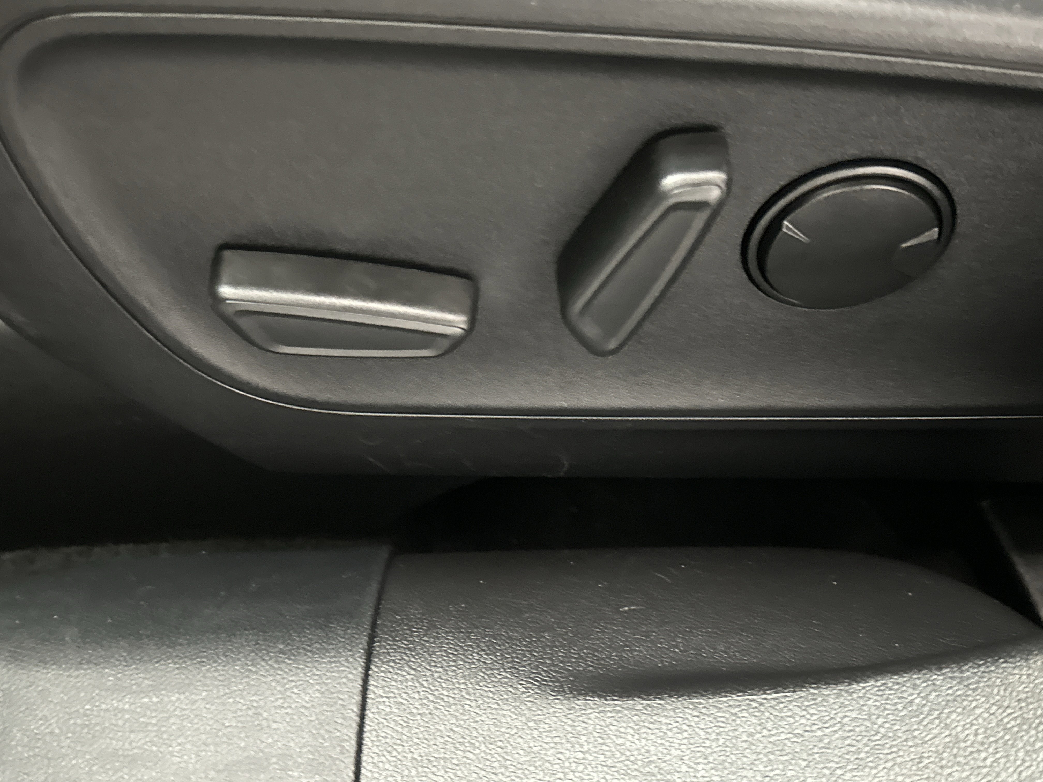 Used 2025 Ford Escape Platinum AWD/4WD image 22