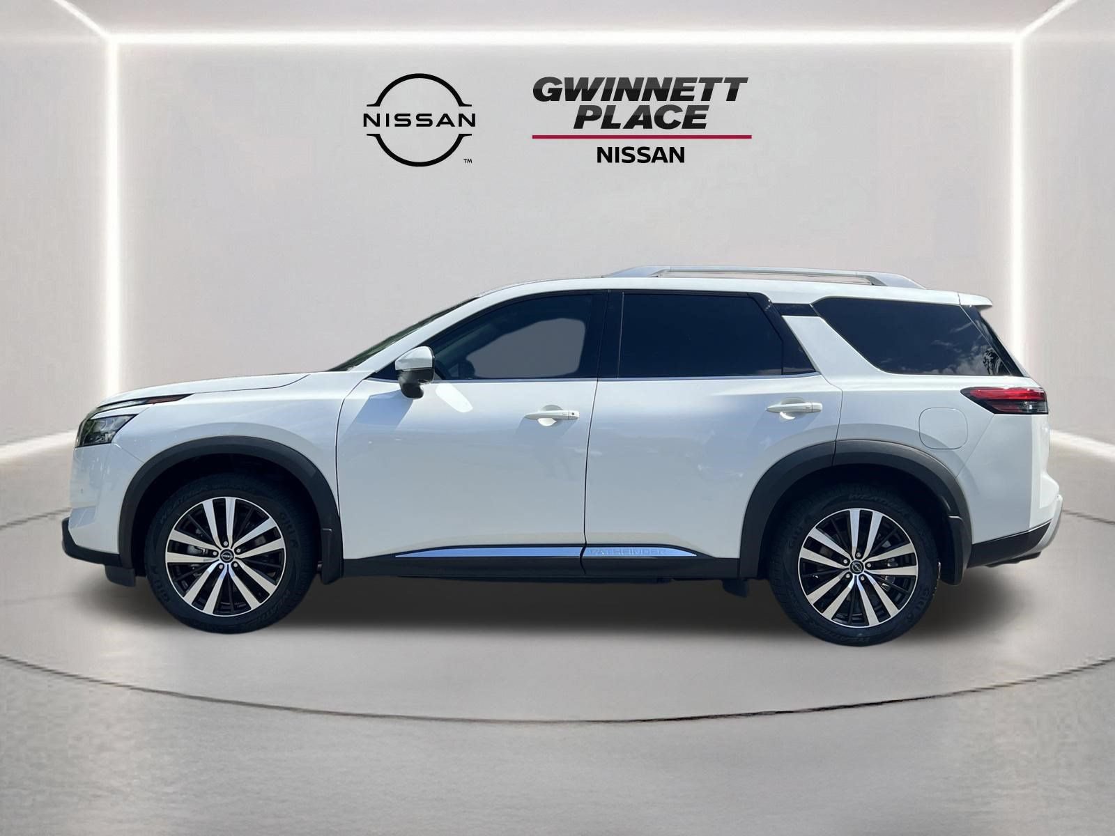 Certified 2025 Nissan Pathfinder Platinum w/ Cargo Package AWD/4WD image 28