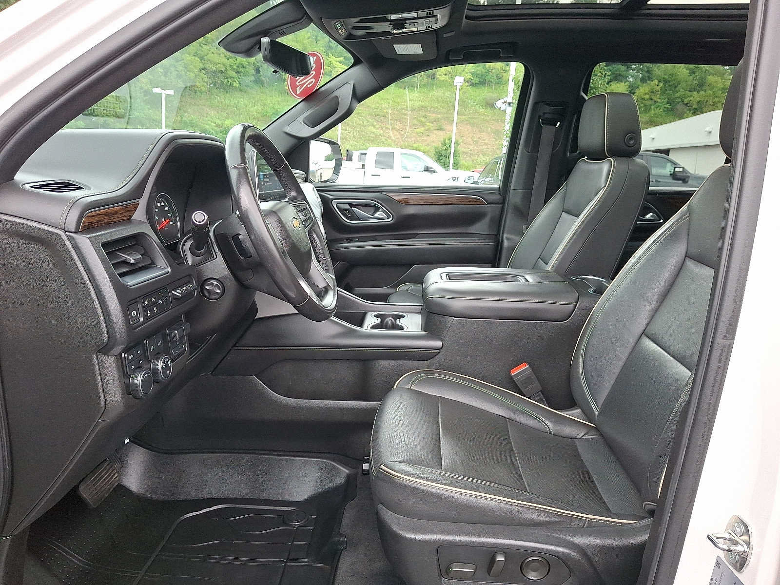 Used 2021 Chevrolet Tahoe Premier w/ Premium Package AWD/4WD image 13