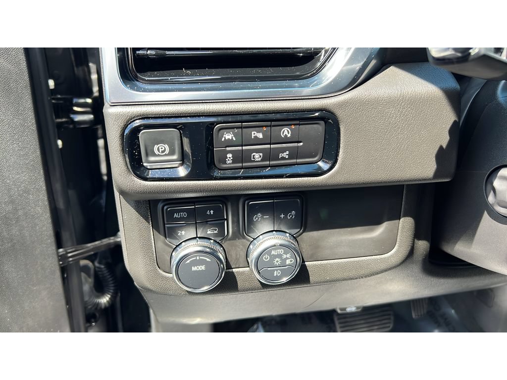 Certified 2025 GMC Yukon Denali AWD/4WD image 23