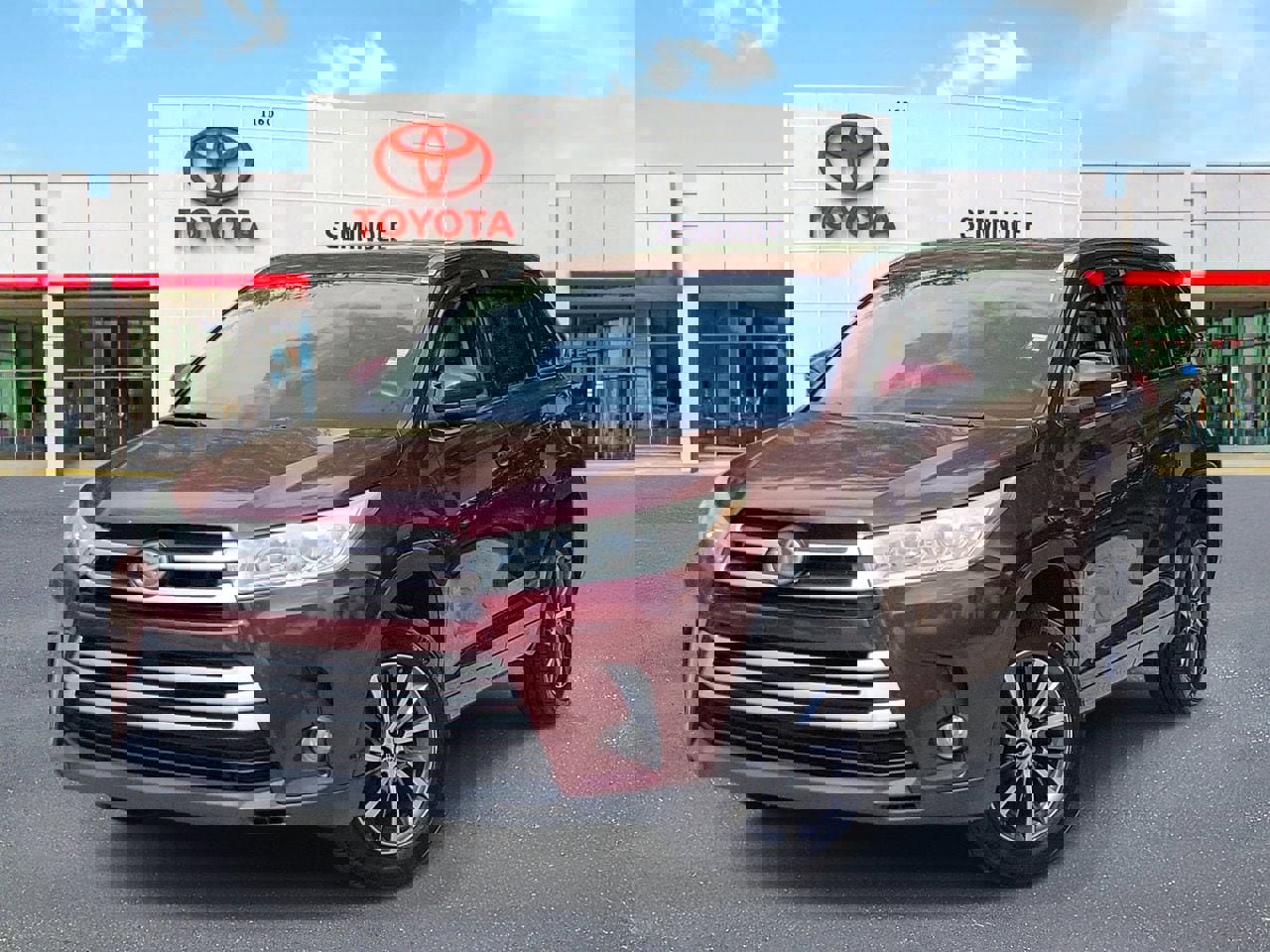 Used 2017 Toyota Highlander XLE image 1