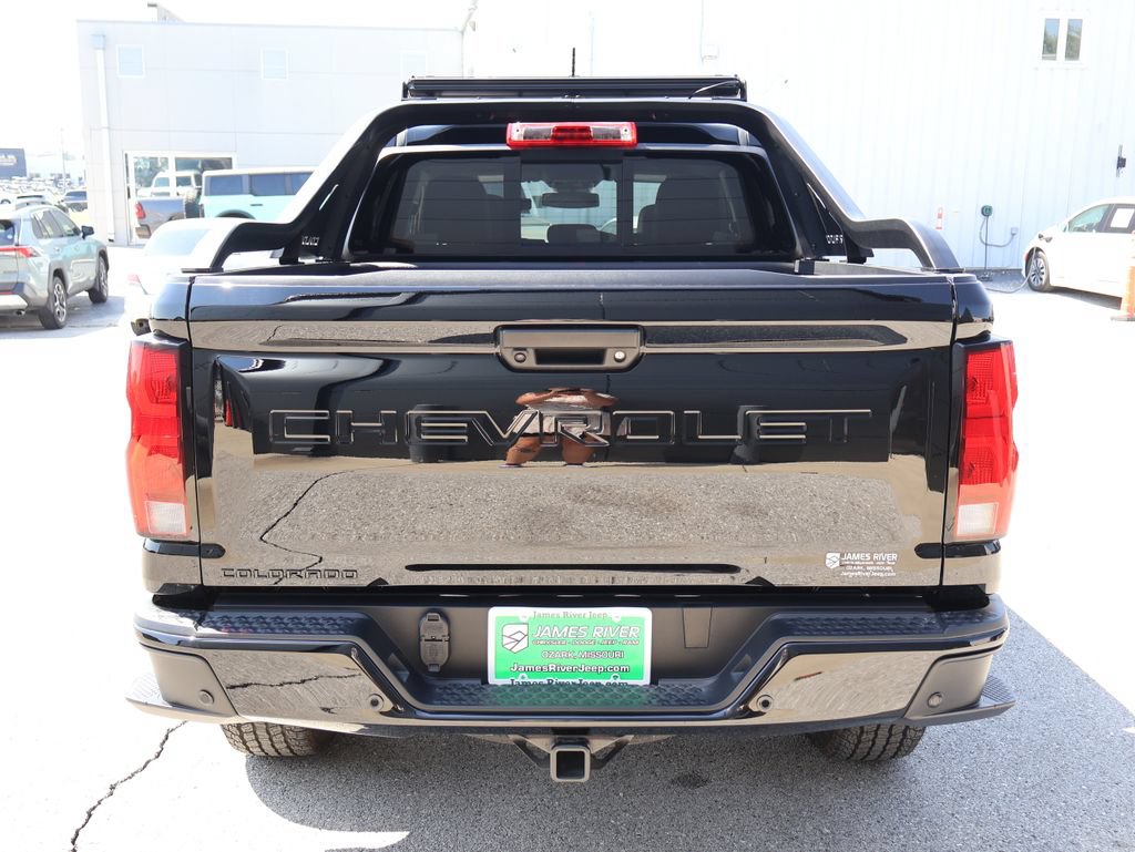Used 2026 Chevrolet Colorado Z71 w/ Midnight Edition AWD/4WD image 4
