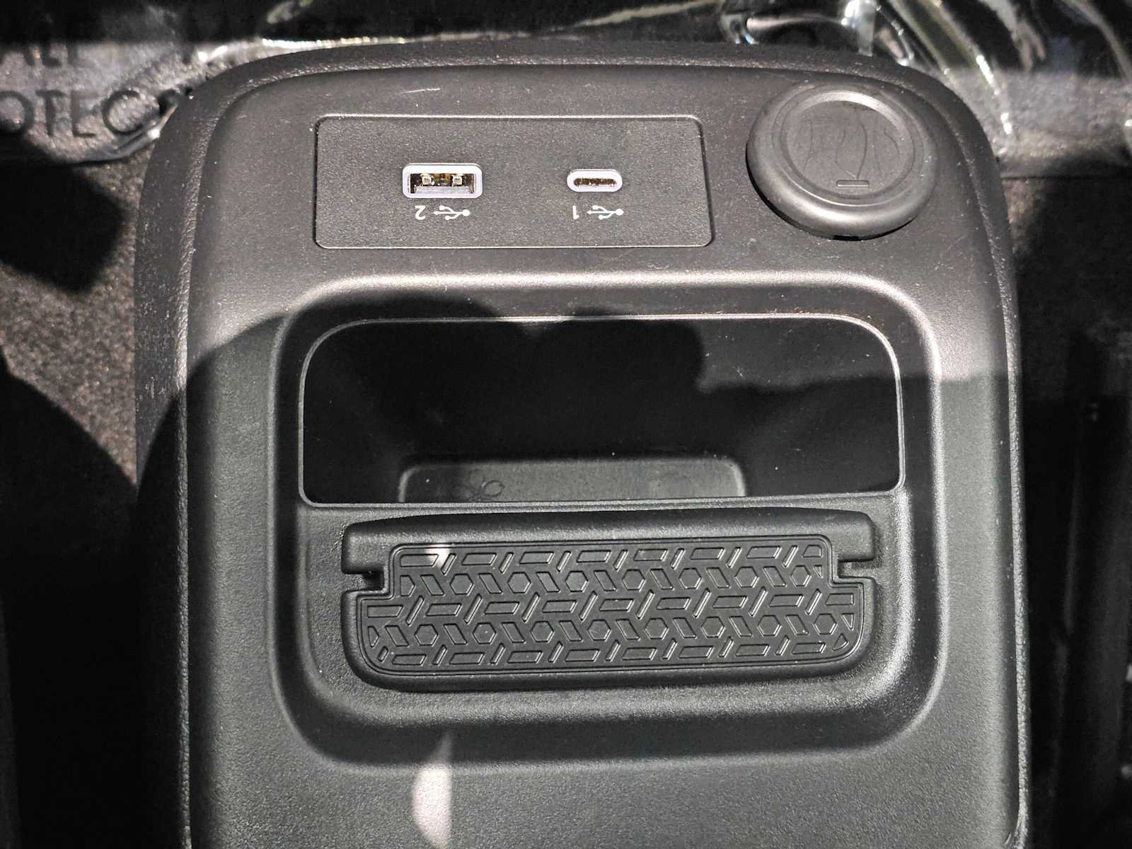 Used 2024 Nissan Ariya AWD image 33