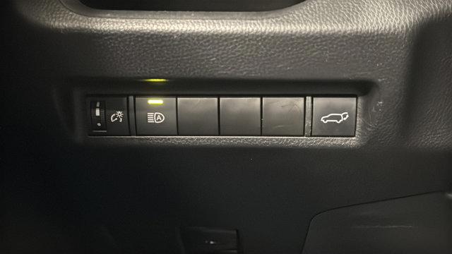 Used 2021 Toyota RAV4 XLE Premium AWD/4WD image 30