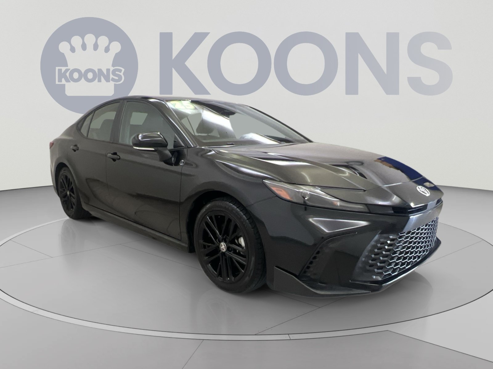 Used 2025 Toyota Camry SE FWD image 2