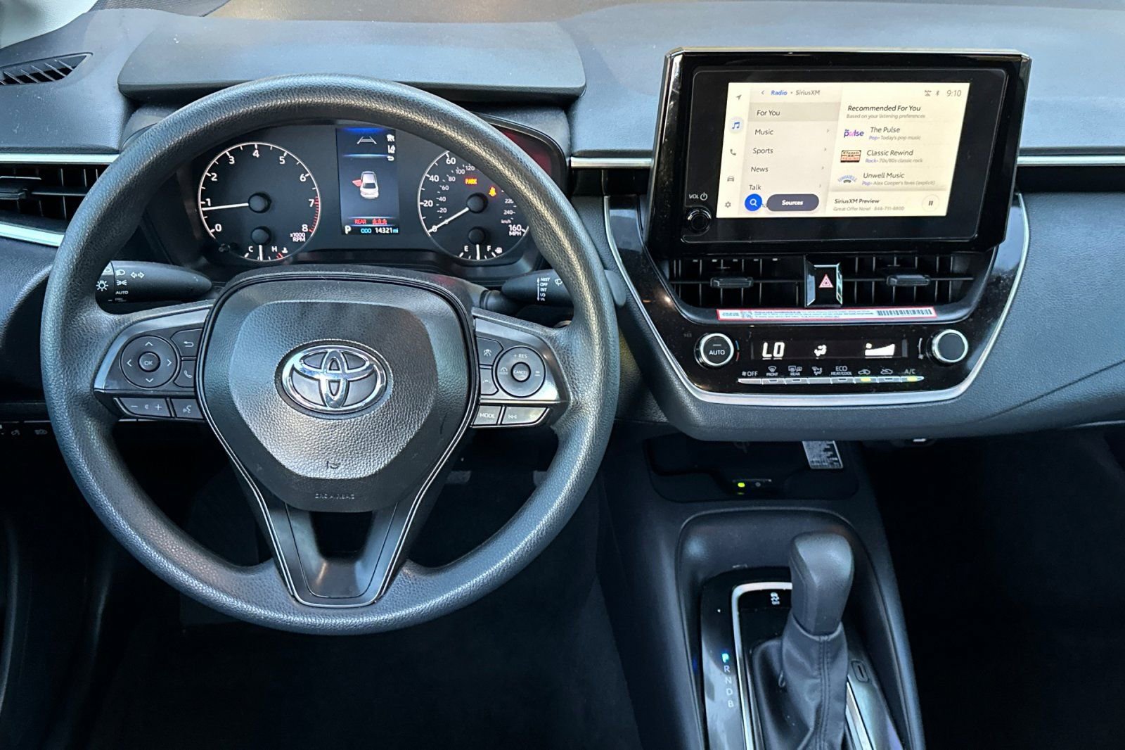 Used 2025 Toyota Corolla LE w/ LE Premium Package FWD image 10