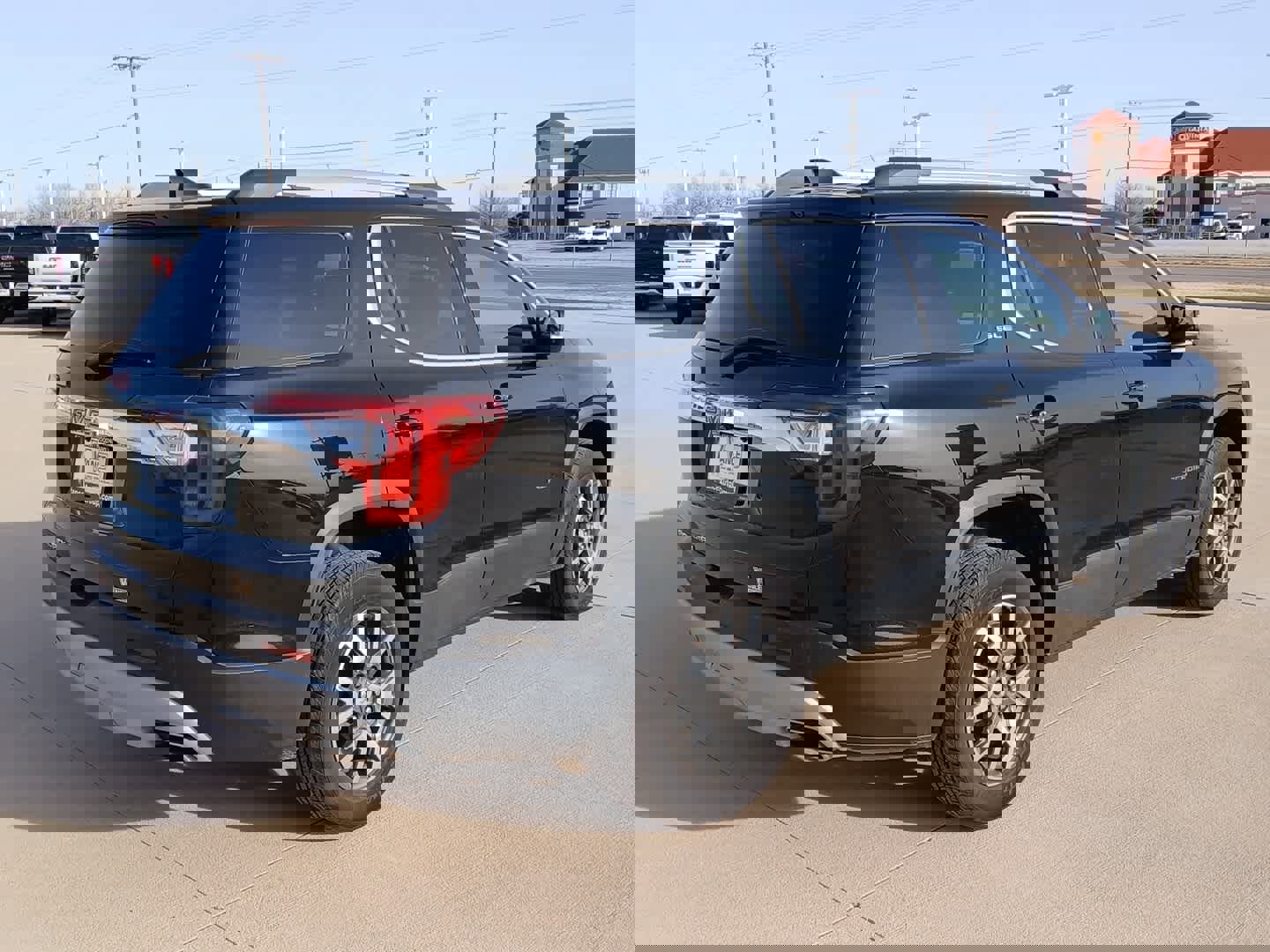 Used 2023 GMC Acadia SLE w/ Driver Convenience Package image 5