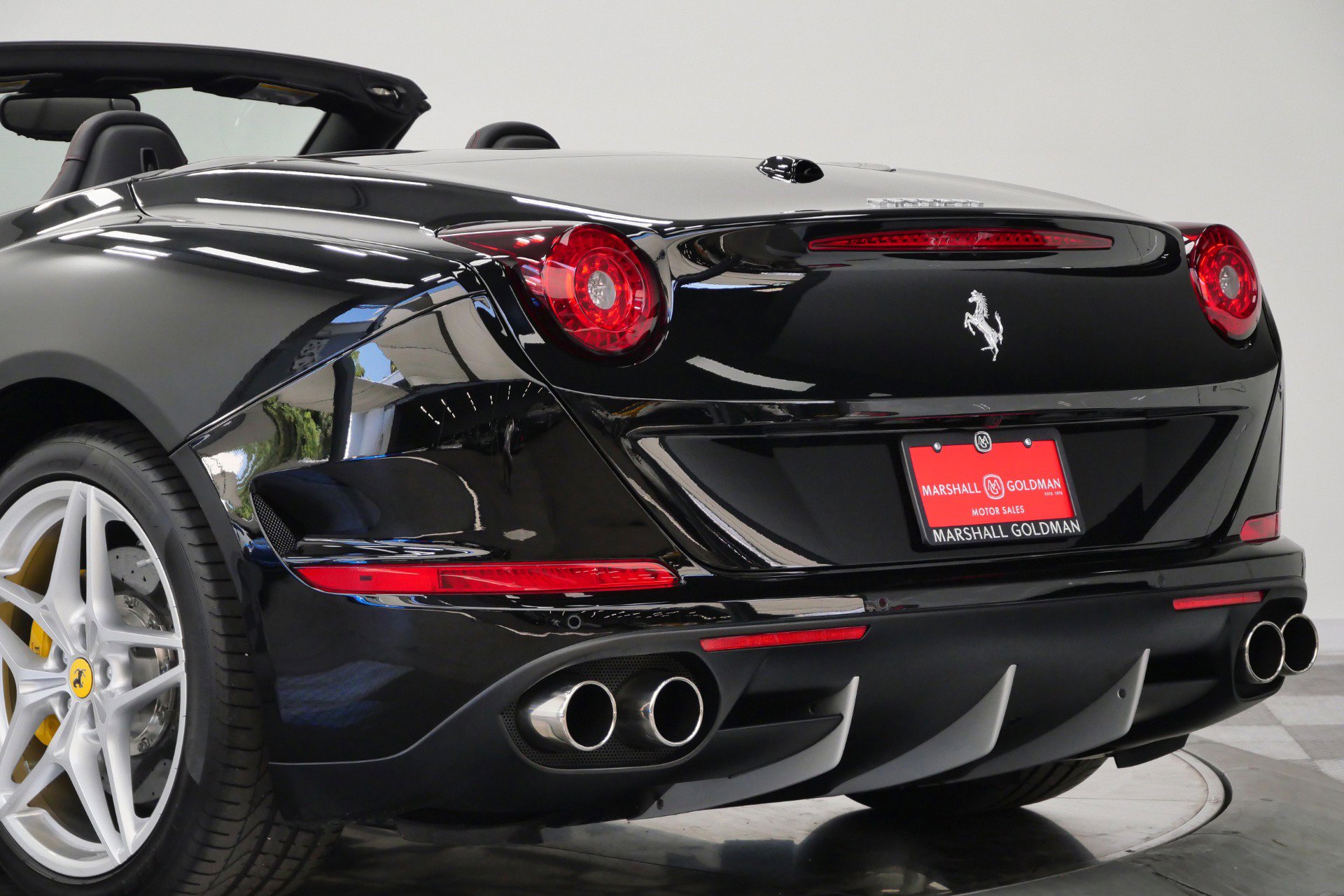 Used 2015 Ferrari California T RWD image 47