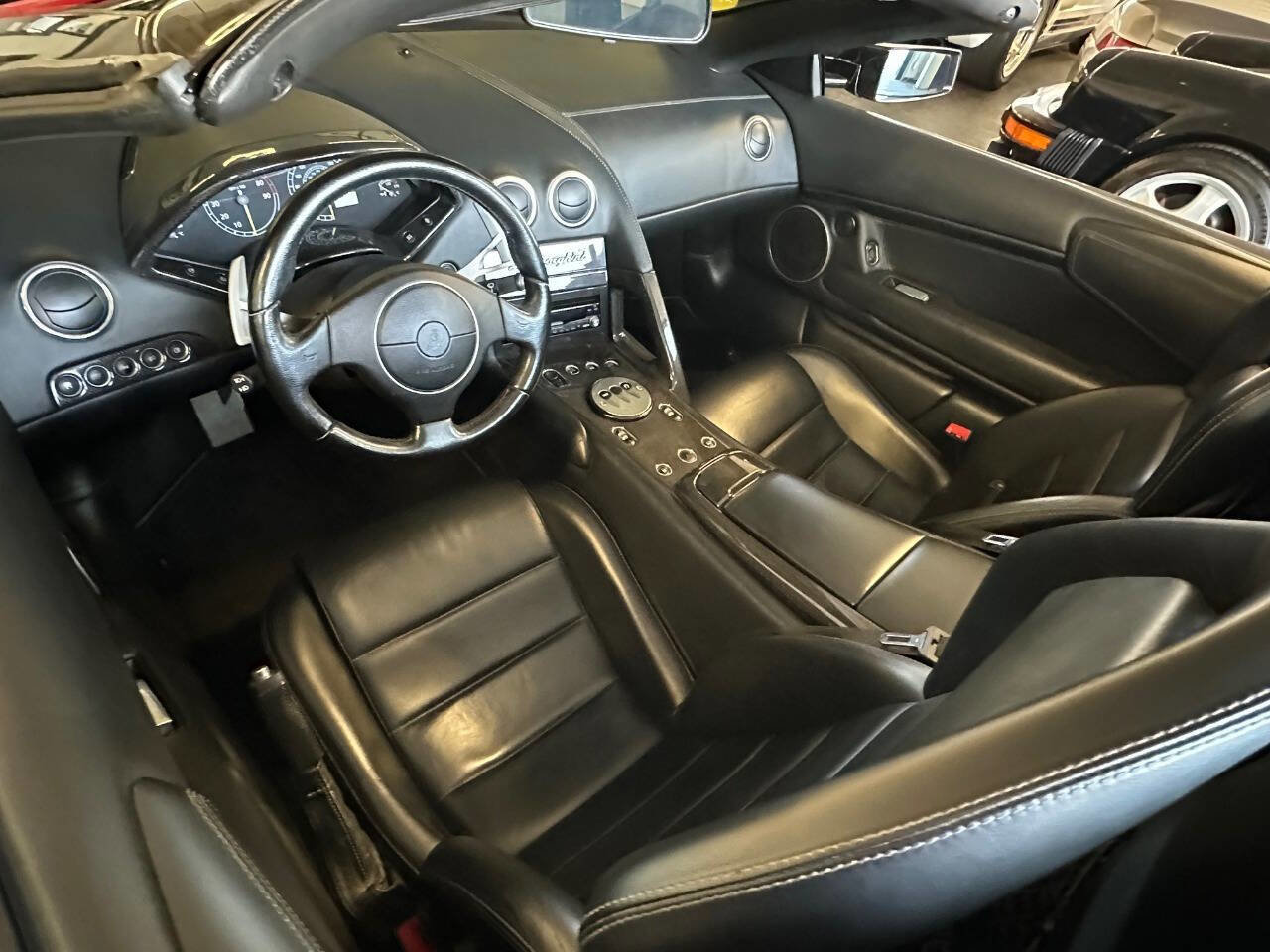 Used 2006 Lamborghini Murcielago Roadster AWD/4WD image 4