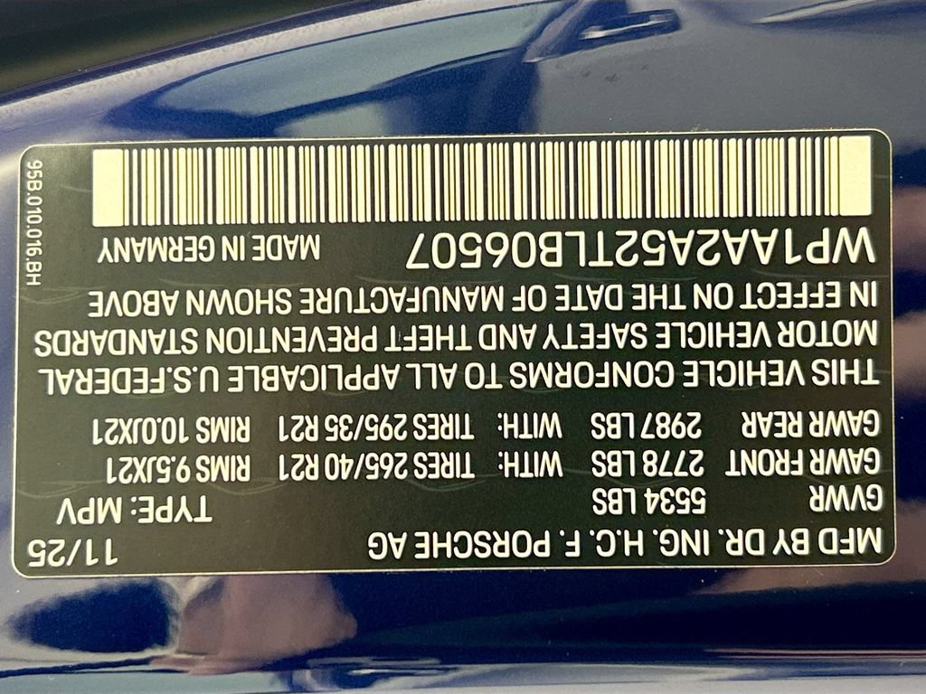 Used 2026 Porsche Macan AWD/4WD image 36