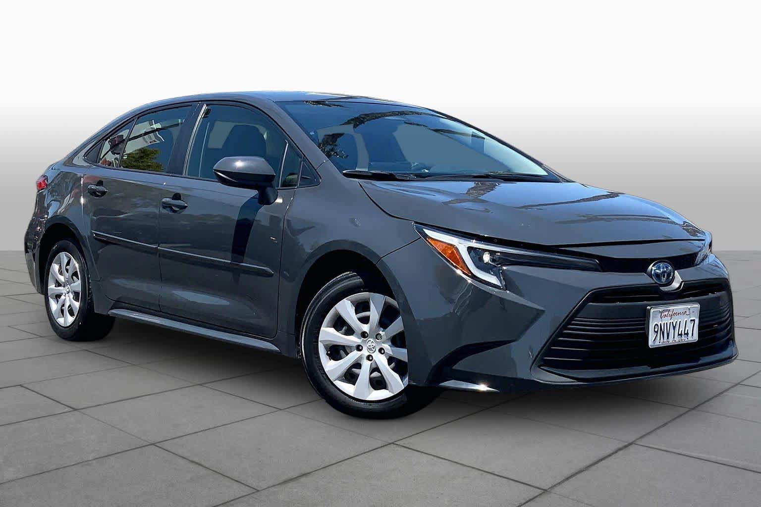Used 2024 Toyota Corolla LE FWD image 2