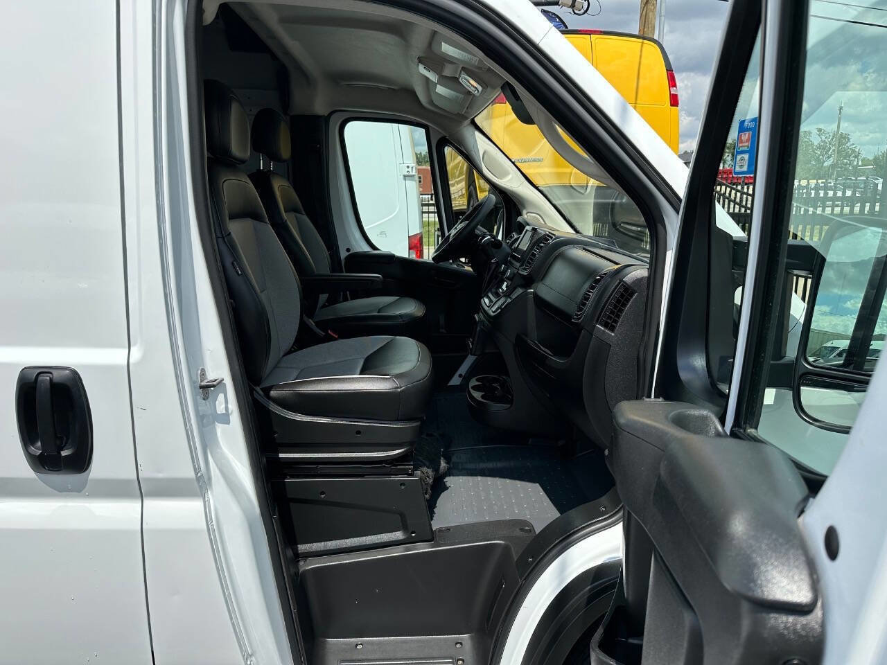 Used 2023 RAM ProMaster 2500 image 11