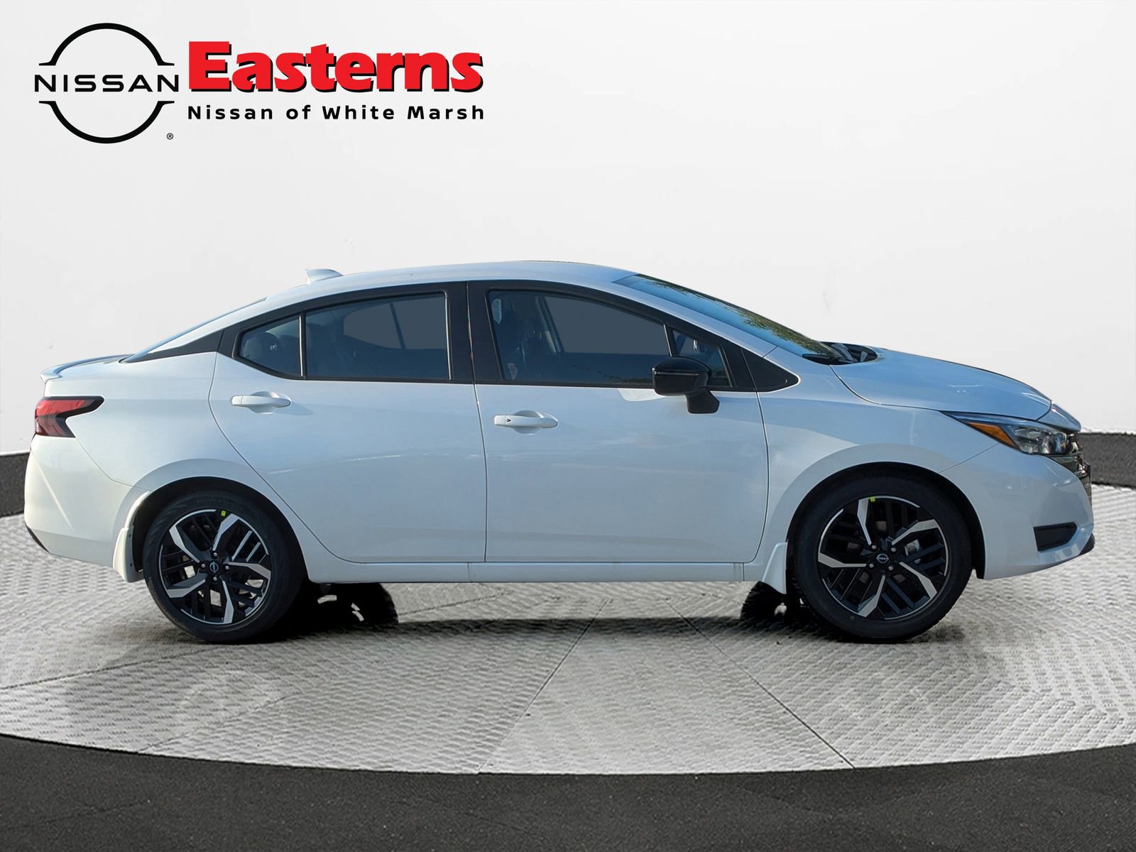 New 2025 Nissan Versa SR w/ Trunk Package image 5