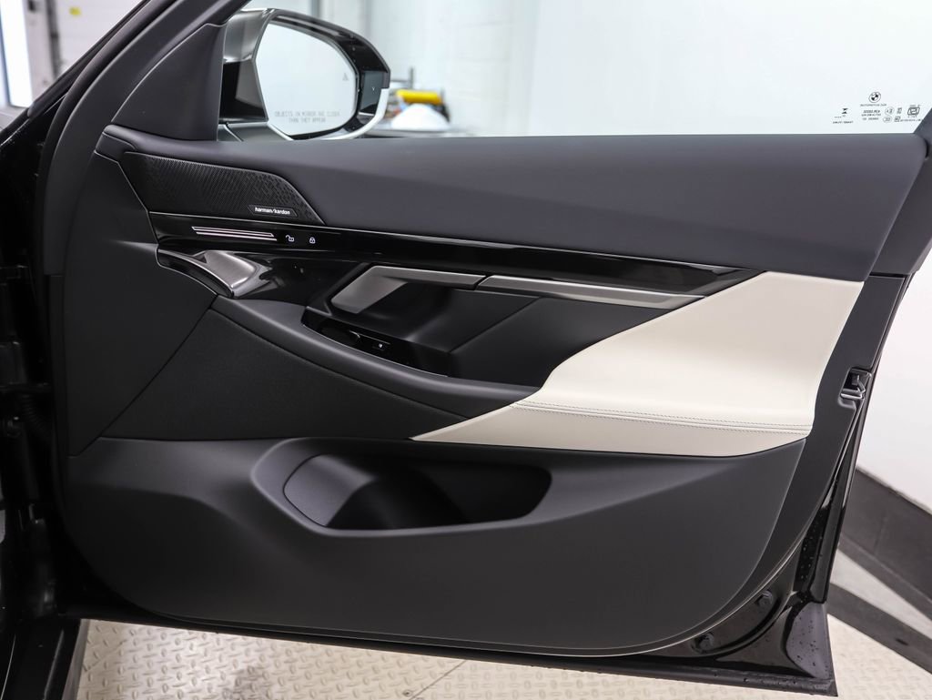 New 2026 BMW 530i xDrive w/ Premium Package image 30