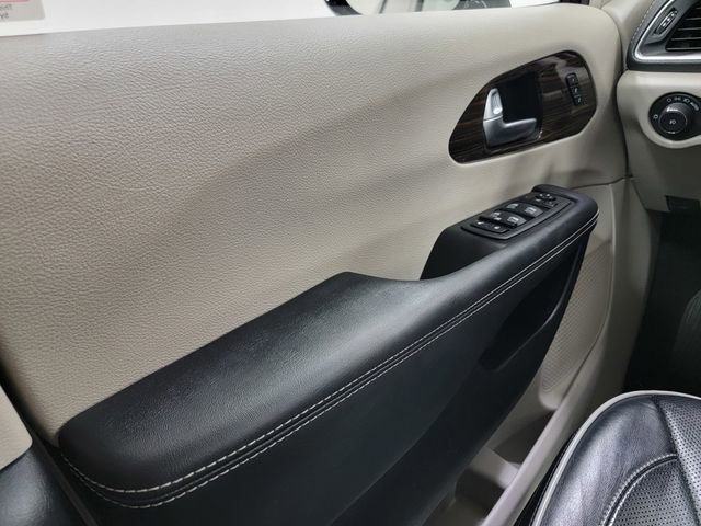 Used 2024 Chrysler Pacifica Limited image 33